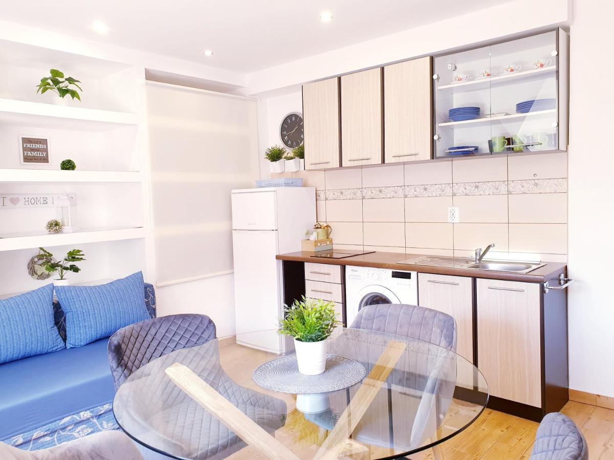 Apartments Sandra In The Historical Center Of The City ซูเปตาร์ ภายนอก รูปภาพ
