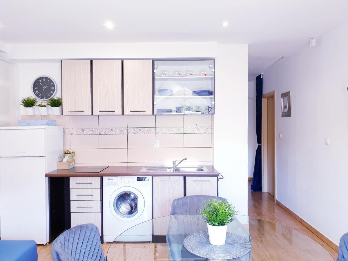 Apartments Sandra In The Historical Center Of The City ซูเปตาร์ ภายนอก รูปภาพ