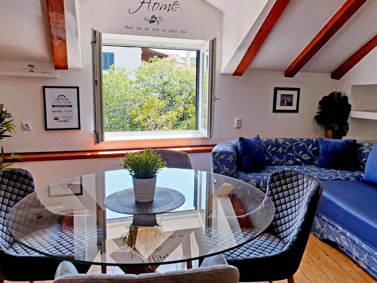 Apartments Sandra In The Historical Center Of The City ซูเปตาร์ ภายนอก รูปภาพ