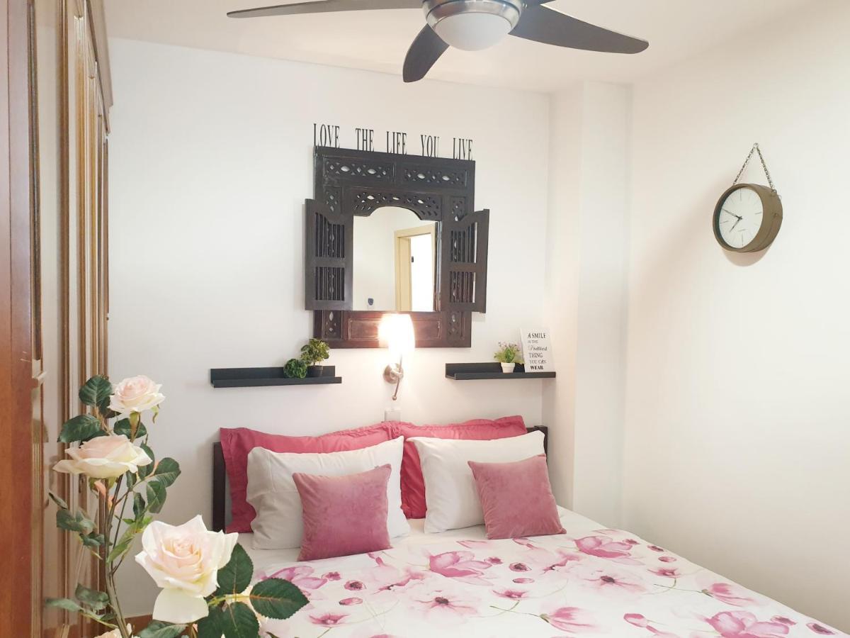 Apartments Sandra In The Historical Center Of The City ซูเปตาร์ ภายนอก รูปภาพ