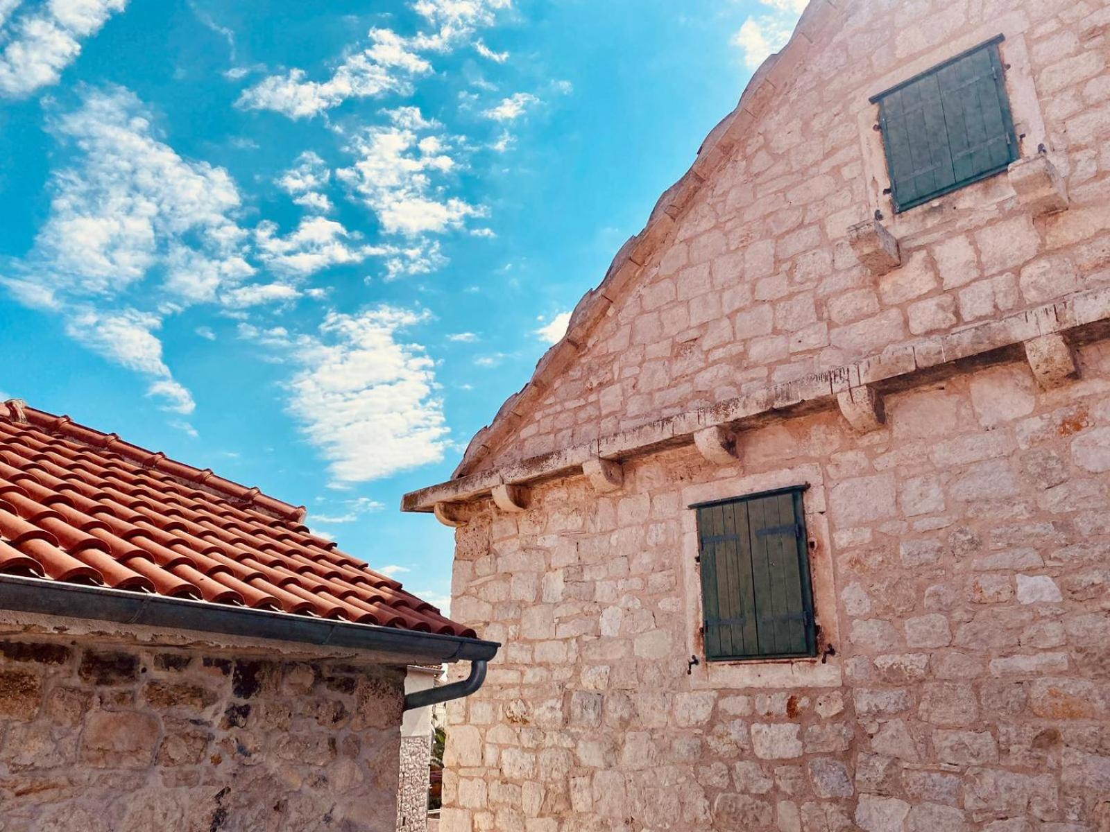 Apartments Sandra In The Historical Center Of The City ซูเปตาร์ ภายนอก รูปภาพ
